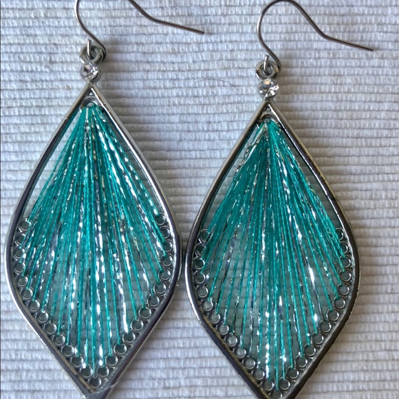 Jewelry - Beautiful Teal Earring with Silver Sparkle. EUC